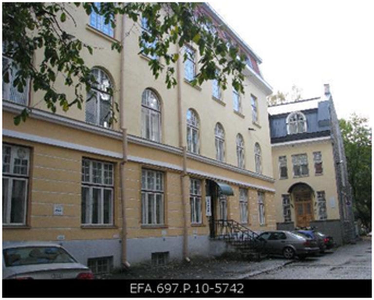 Roosikrantsi 10 ja 10 a aadressil asuv elamu ja kliinik (ehitatud 1912)