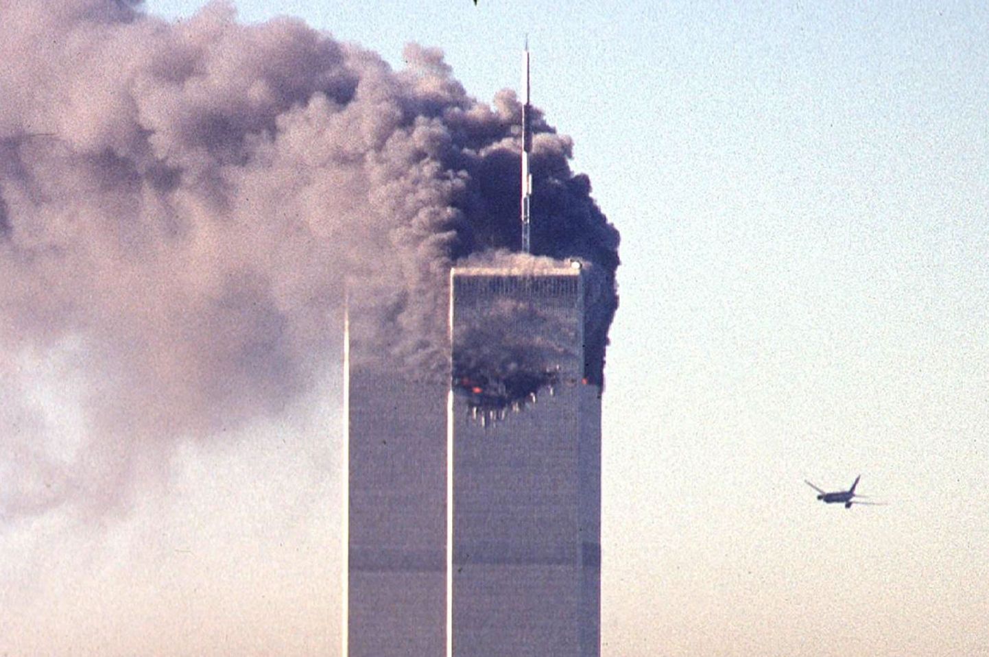Veel seisvad New Yorgi kaksiktornid 2001. aasta 11. septembril.