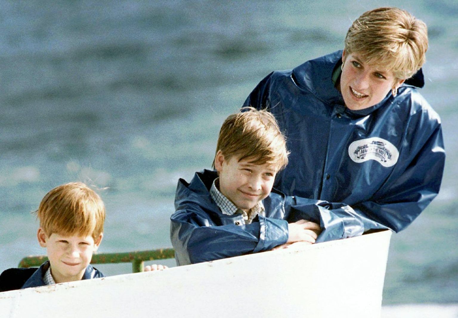 Printsess Diana koos poegade prints Williami ja prints Harryga 1991. aastal.