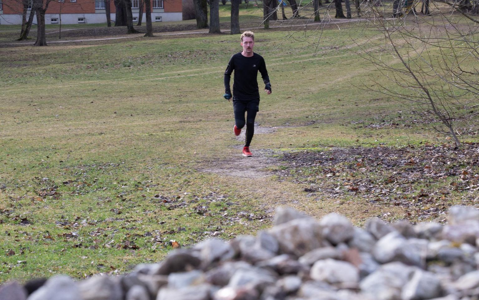 Tartu volikogu esimees Lemmit Kaplinski on harrastajana sage jooksuvõistlustel osaleja. Aga jooksmisest on tema meelest ka voliniku rollis abi linna tunnetamisel.
