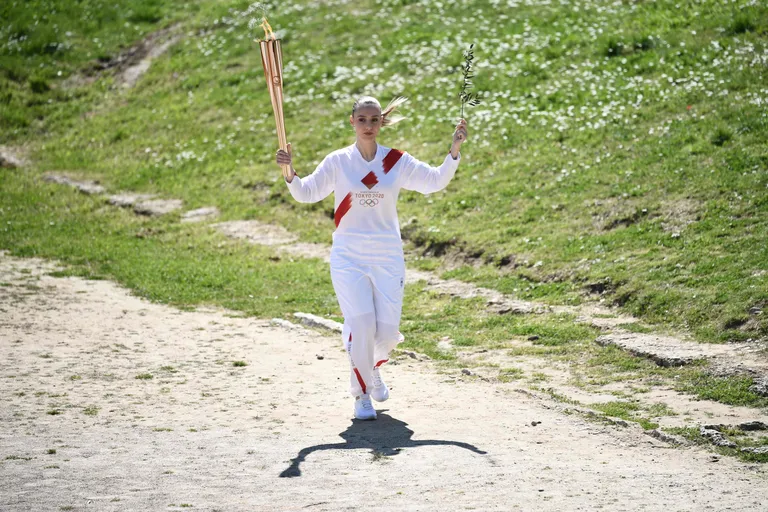 Esimene tõrvikukandja Anna Korakaki