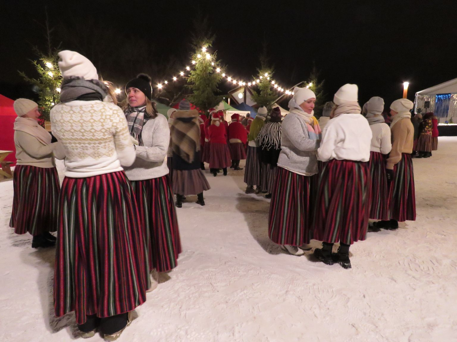 Põlva keskväljakul peeti laupäeval Põlvamaa talvist tantsupidu.