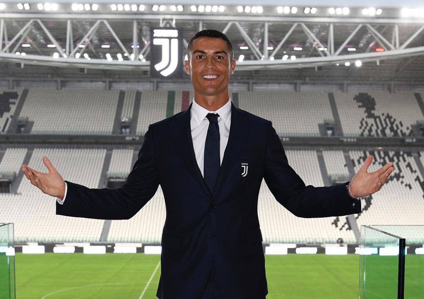 Cristiano Ronaldo Juventuse kodustaadionil