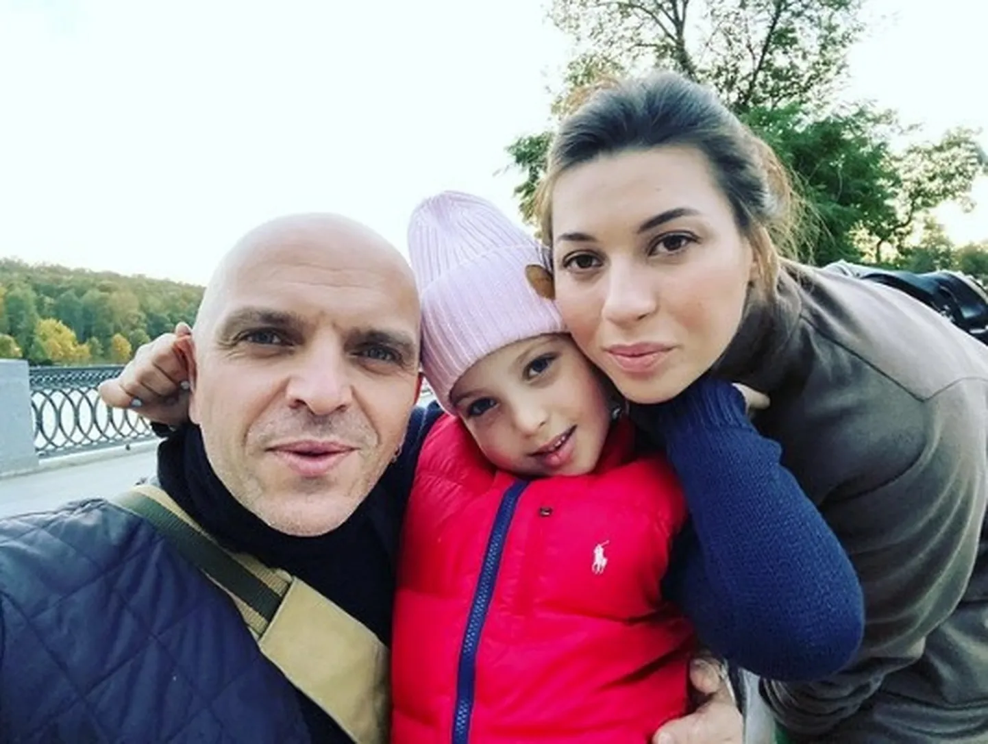 Александр Шоуа с женой и дочерью.