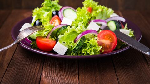 Пять ингредиентов, которые стоит добавить в салат, чтобы он стал полезнее