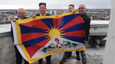 ELU25 ⟩ Rene Satsi: budistlikud tuuled Riigikogus ehk kuidas teha selfit Tiibeti presidendiga