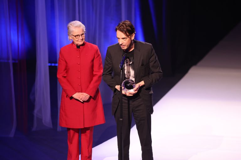 Juhan Ulfsak sai 2022. aasta lavastajapreemia lavastuse «Melanhoolia» (Von Krahli Teater ja Ekspeditsioon) eest