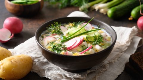 Чем полезна окрошка – рецепт летнего супа на квасе или кефире
