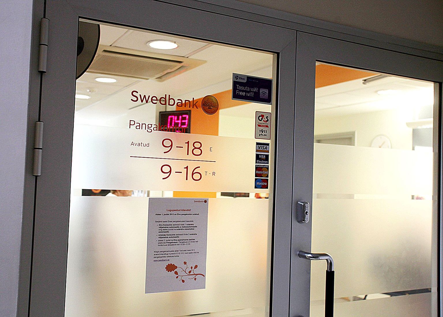 Silt Swedbanki Elva raekoja esimesel korrusel asuva kontori uksel teatab sulgemisest 1. juulil. Edaspidi teenindab linlasi kord kuus paariks tunniks Elvas peatuv pangabuss.