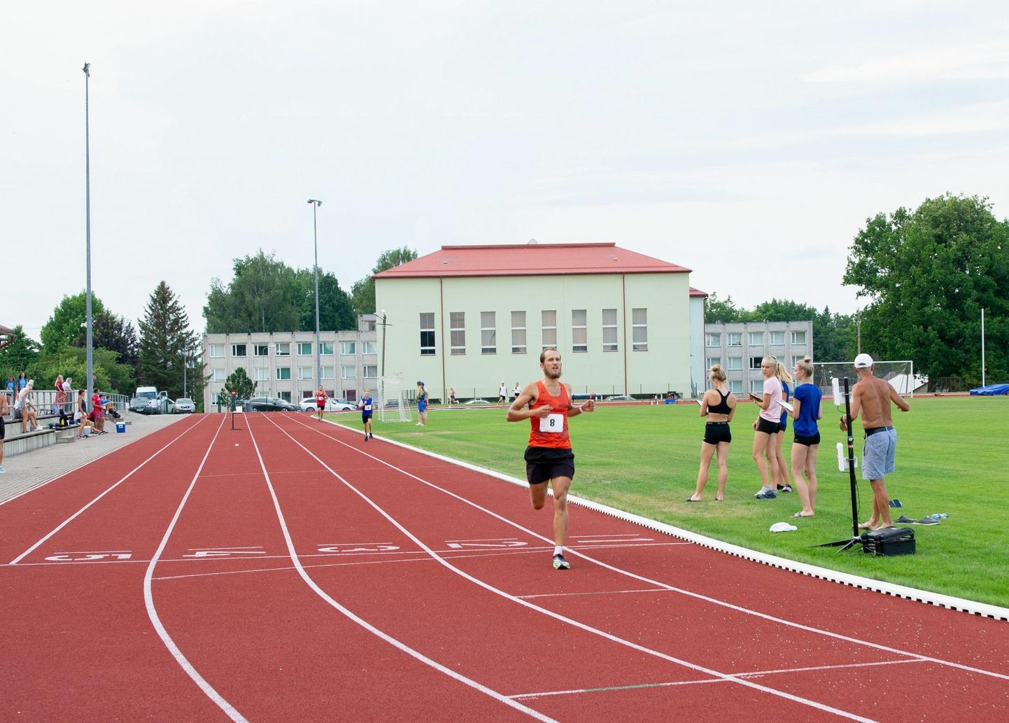 Karksi-Nuia spordikool tegutseb Kitzbergi gümnaasiumi juures, kasutades kooli sportimisvõimalusi. Nüüd, kui spordikooli direktori ametikoht koondati, peaks ametisse saama spordijuht, kes rahvaspordi eestvedamise kõrval korraldab spordikooli tööd.