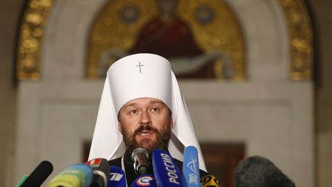 В кровати с голым юношей и вилла за два миллиона: влиятельный православный священник угодил в скандал