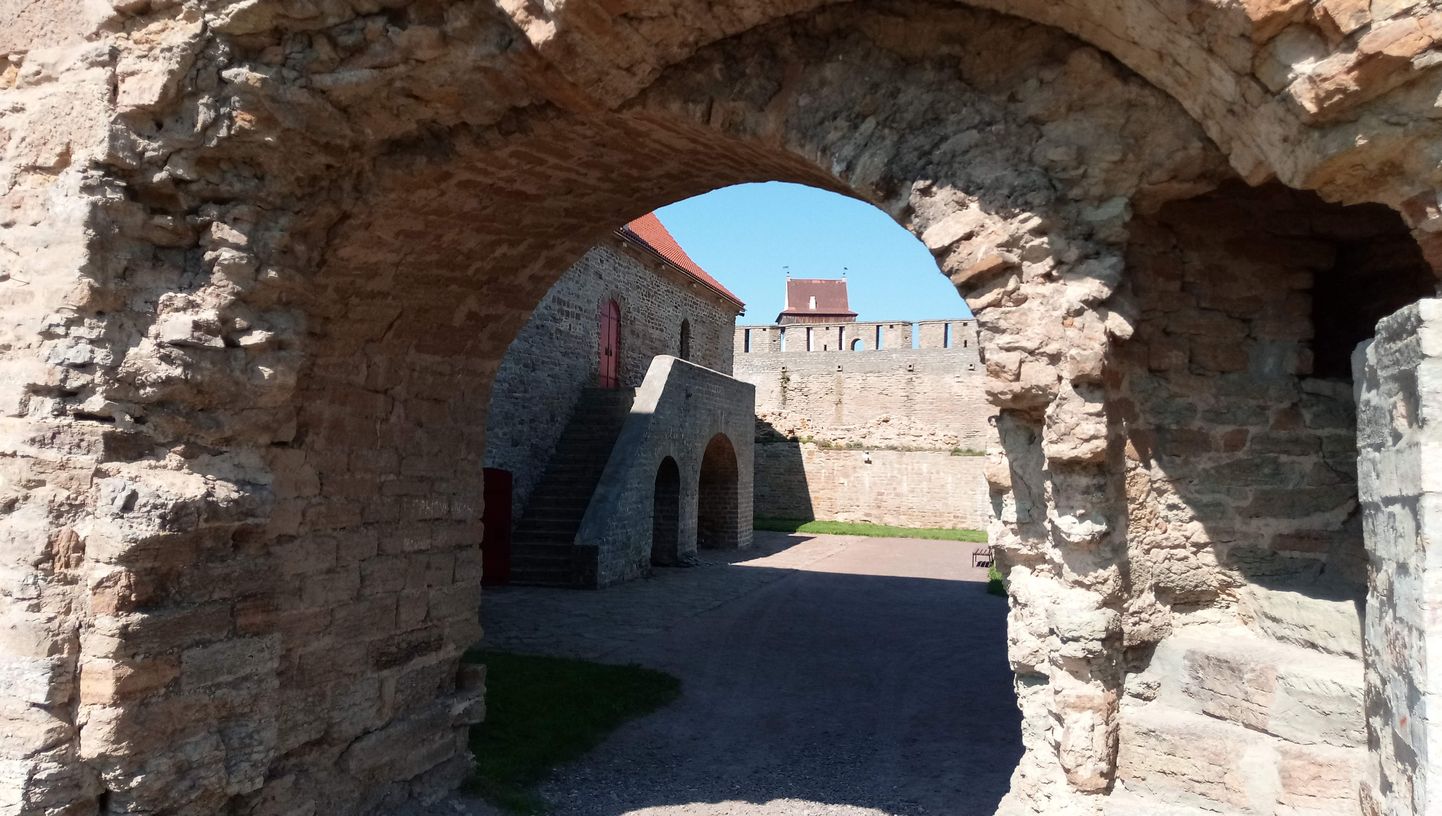 Малый пороховой амбар в Ивангородской крепости восстановили с помощью совместного с Нарвой проекта и на европейские средства.