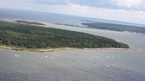 У острова Аэгна на мель села финская яхта, на помощь пришли спасатели-добровольцы