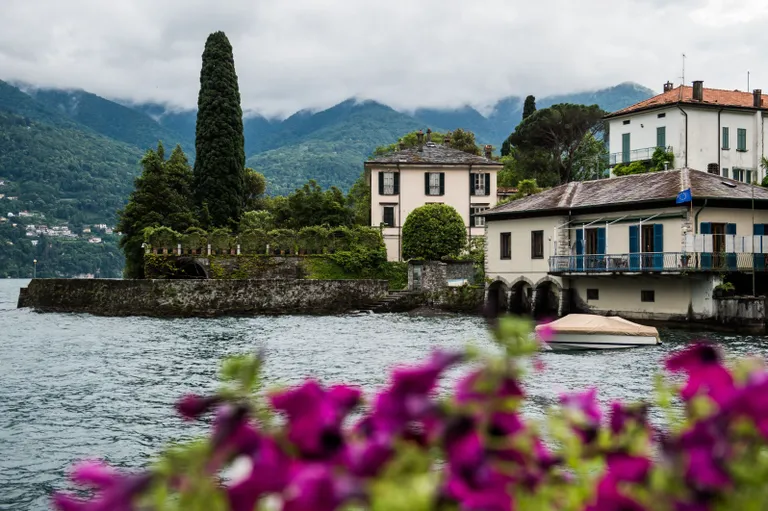 George Clooney villa Oleandra ja Como järv.