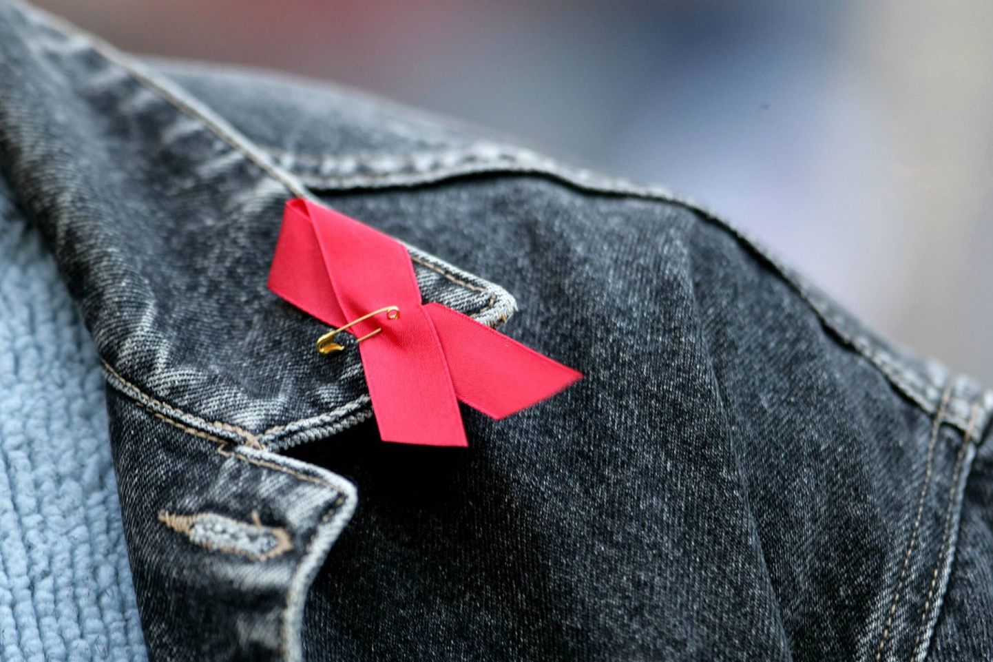 Ülemaailmne AIDSi vastu võitlemise päev on 1. detsembril, mil kantakse punast solidaarsuslinti.