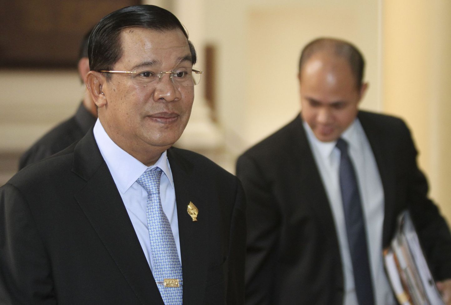 Kambodža peaminister Hun Sen (vasakul)
