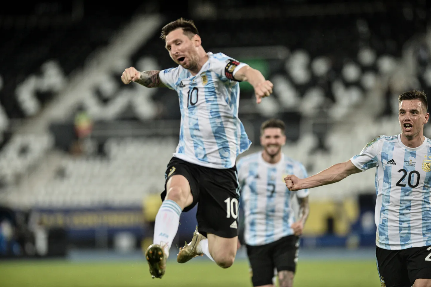 Lionel Messi (vasakul) ja Giovanni Lo Celso.