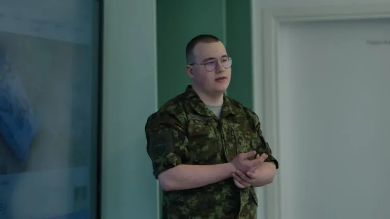 Демид рассказывает ребятам о Кайтселийте.