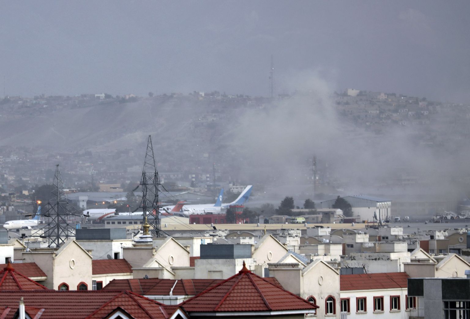 Вблизи аэропорта Кабула прогремел взрыв. Фотография носит иллюстративный характер (фото с места событий от 26.08.2021)