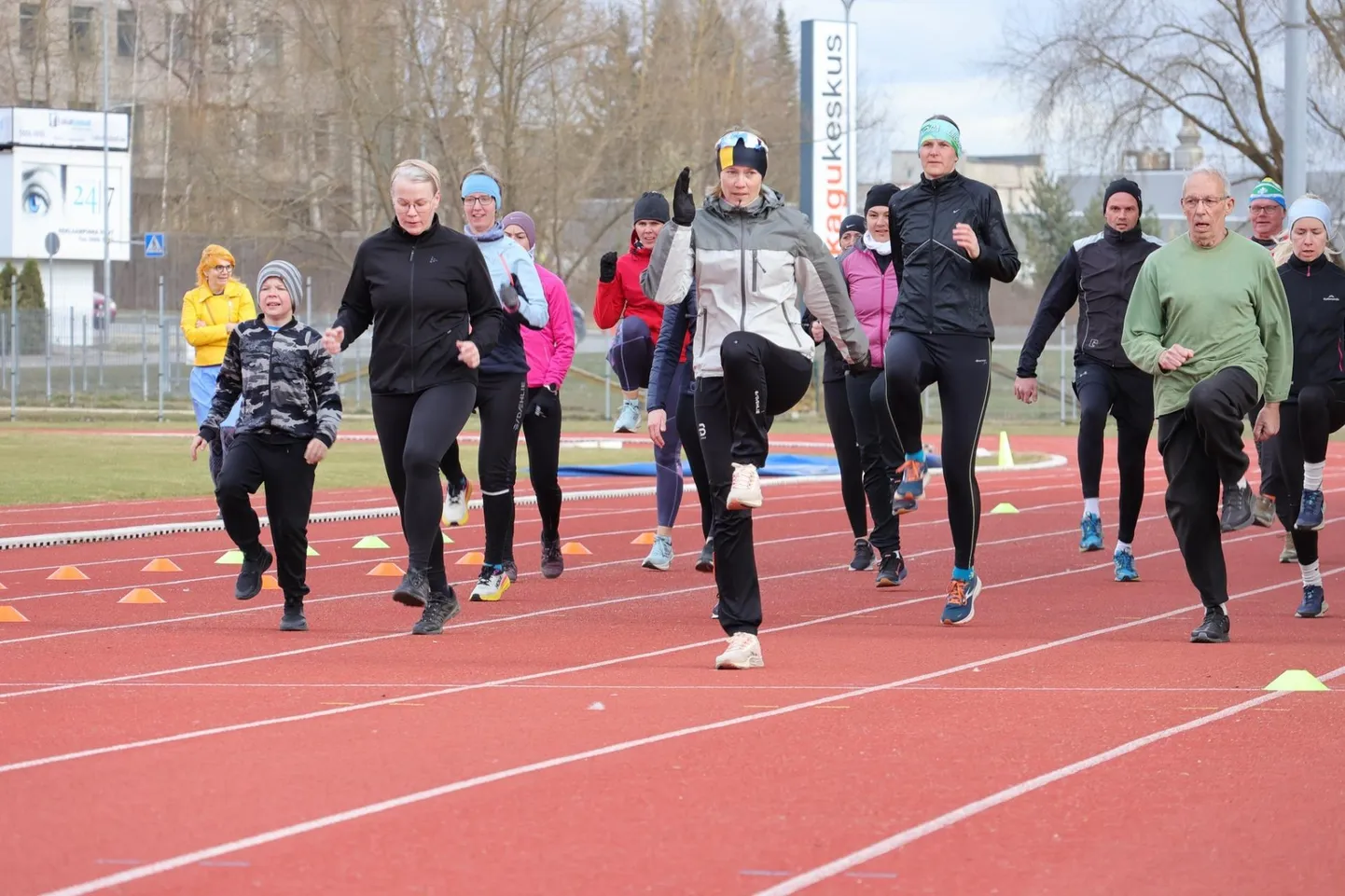Sissejuhataval tehnikatreeningul osales 22 jooksusõpra. Tehti harjutusi, mis peaks nende tehnikat parandama.