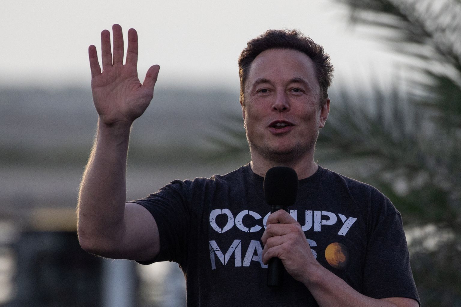 Elon Musk žestikuleerimas ja esinemas 25. augustil 2022 USA-s Texases Brownsville'is SapceX-i peakorteris