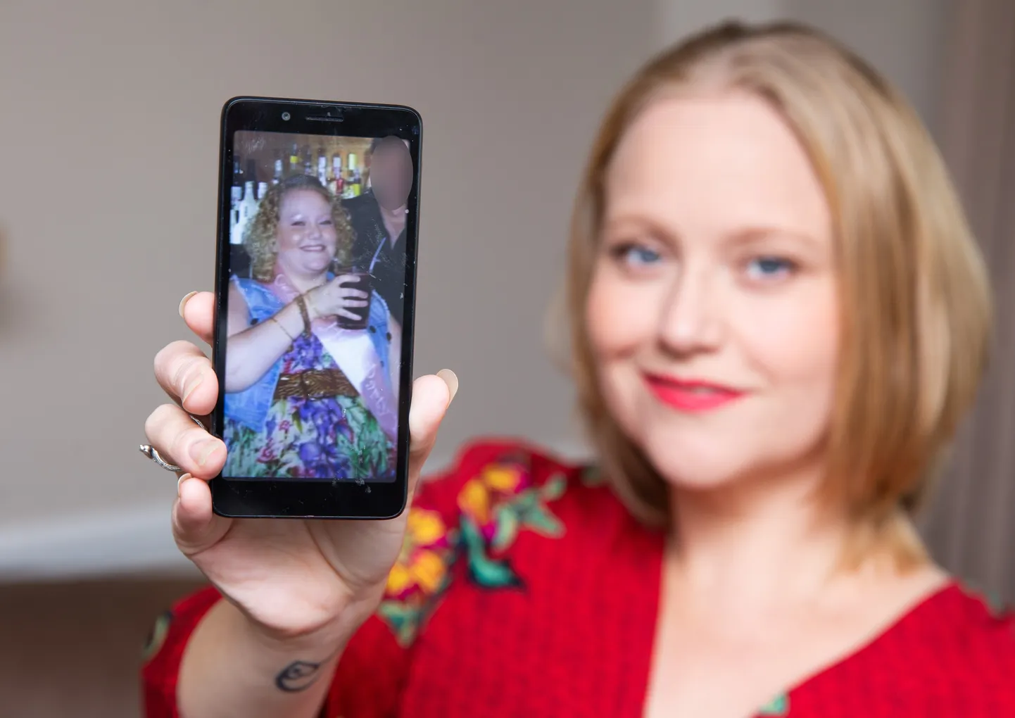 Kelly Russon näitab, milline ta enne kaalukaotust välja nägi.