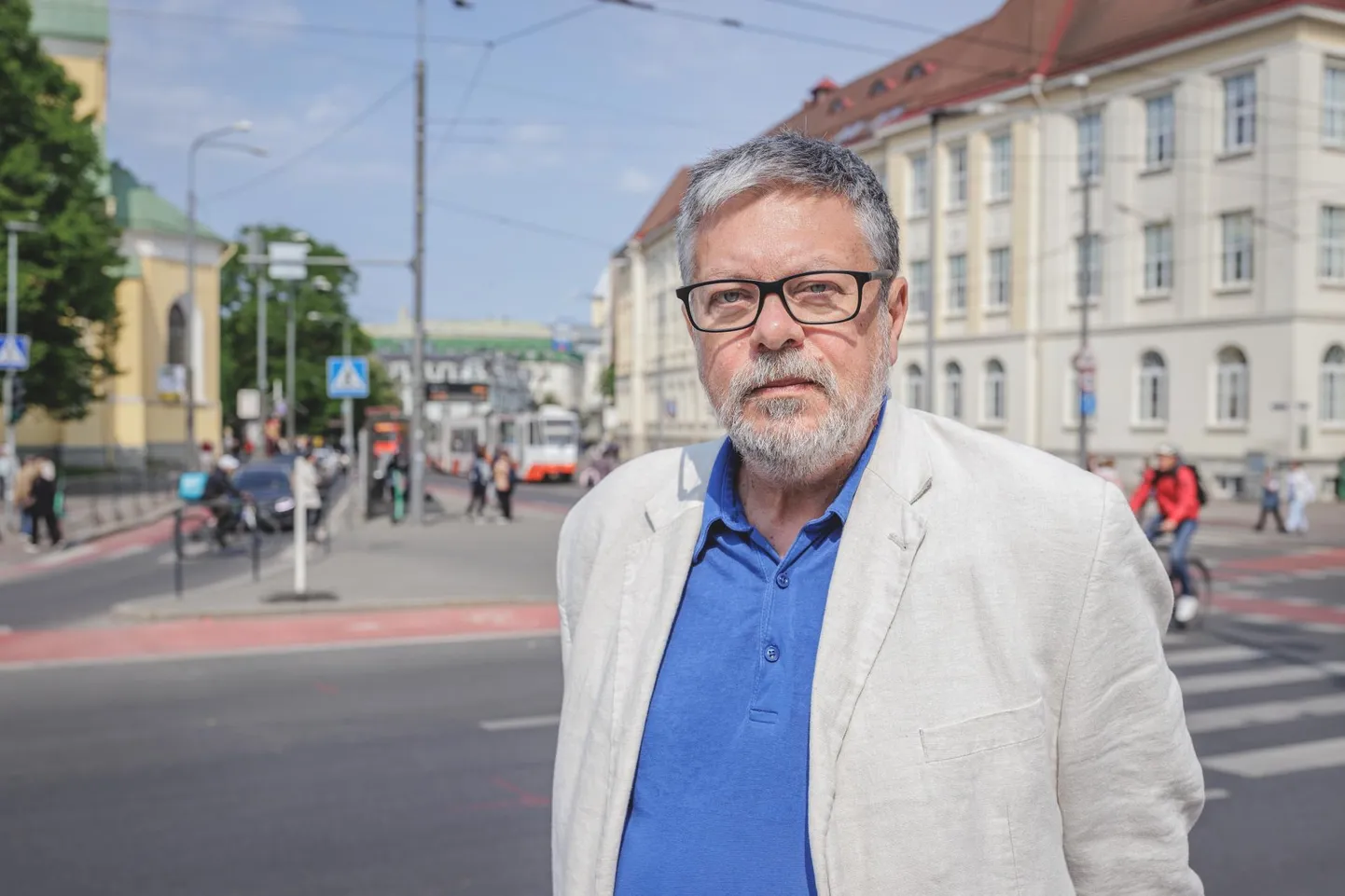 Kirjanik Mihhail Šiškin on püüdnud lääne illusioone Venemaa suhtes mõrandada juba paarkümmend aastat, kuid kuulma hakati tema sõnumit alles aasta eest. Šiškin ise kirjeldab seda nii: «Sa üritad mõistmatuse seinast läbi murda, aga lööd lihtsalt pea lõhki. Mida teha? Taguda seda seina edasi!» Möödunud nädalal oli ta Tallinnas.