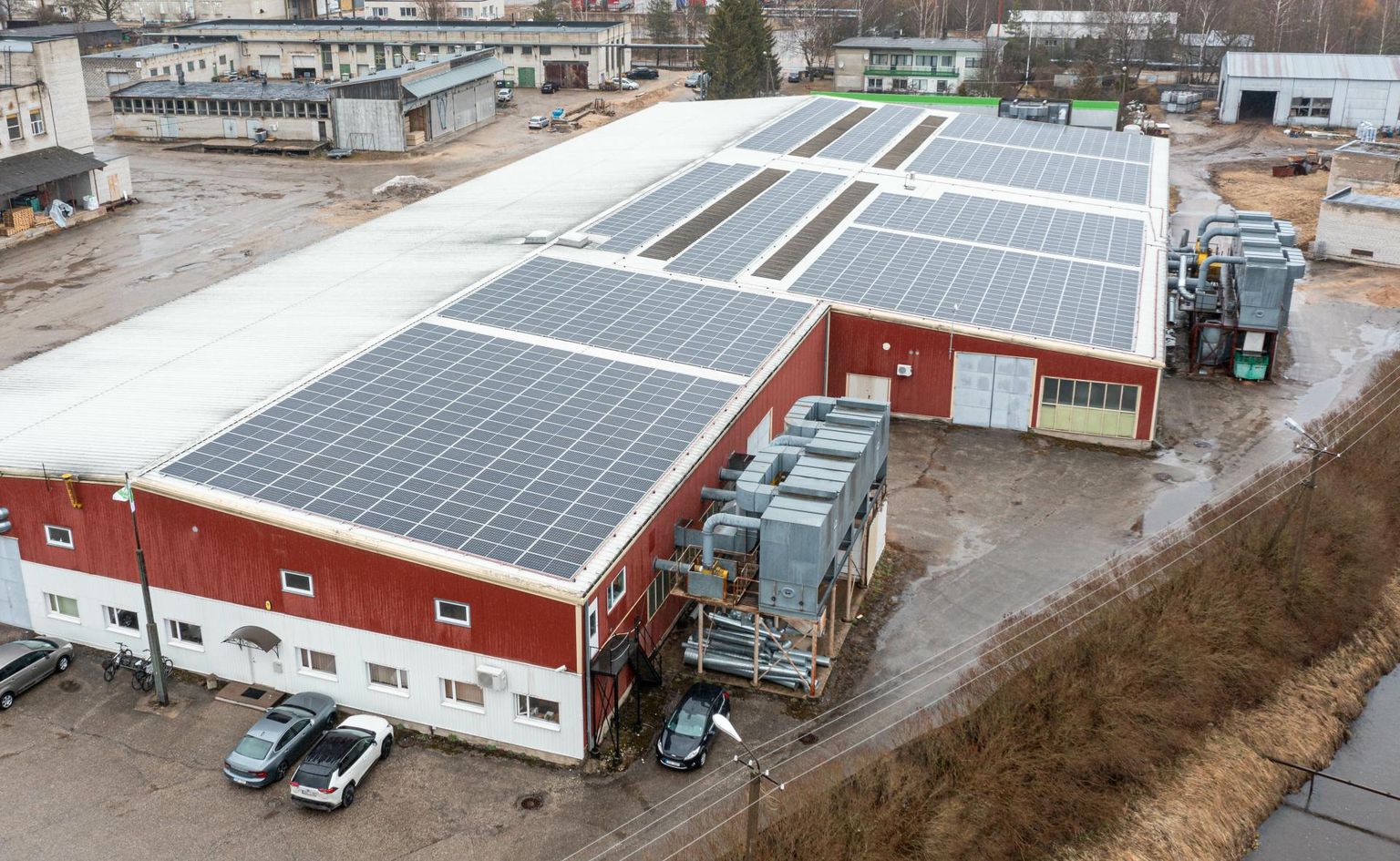 Võru mööblifirma Wermo tootmishoonete katusele paigaldati üle tuhande päikesepaneeli. 2 x arvo meeks