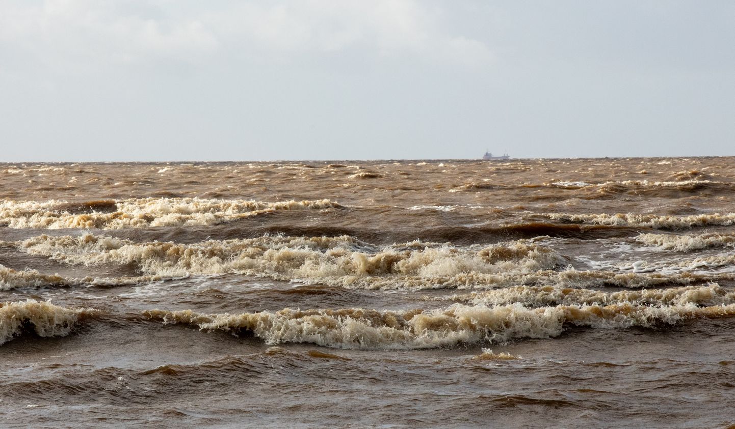 Tugev tuul võib tekitada korralikke laineid ka veekogudel. Pilt on illustratiivne.