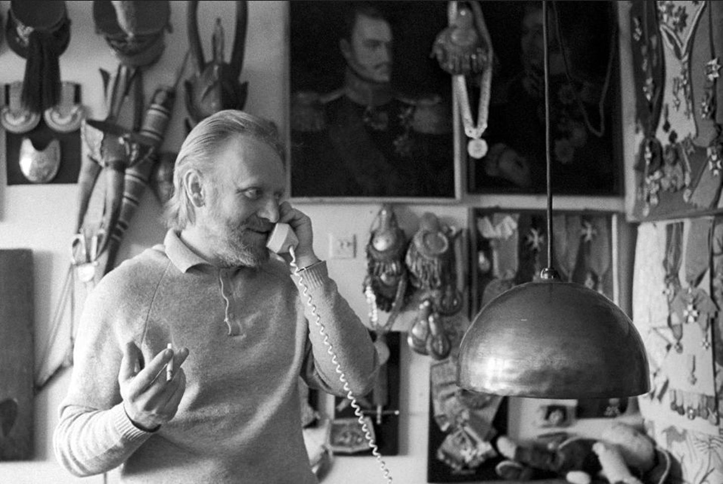 Kir Bulõtšov, päriselus ajaloodoktor Igor Možeiko oma kodus.