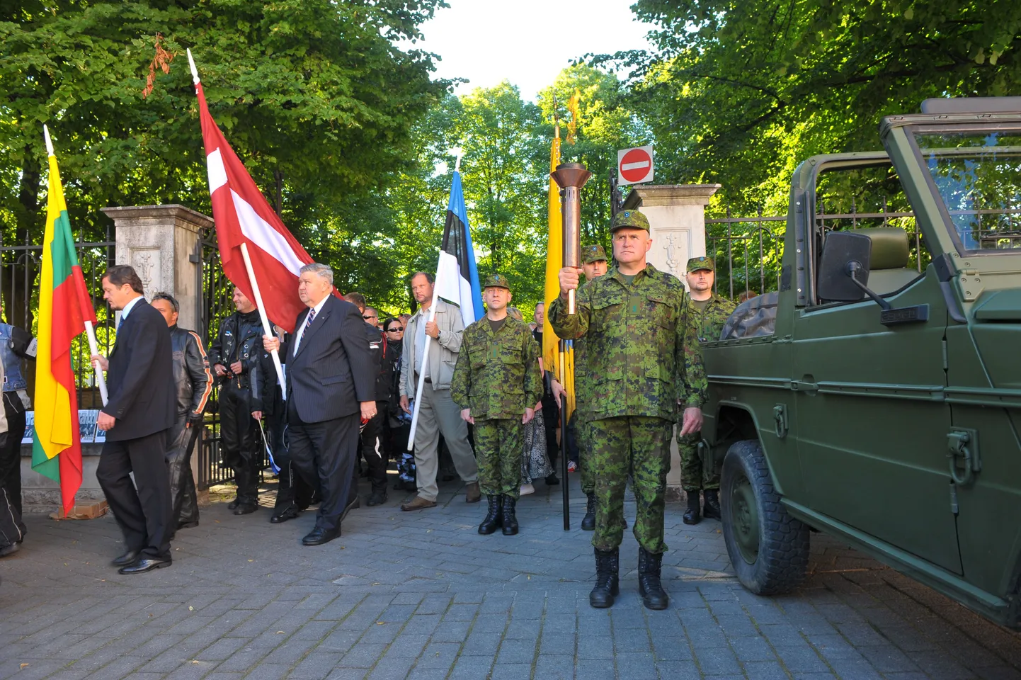 Täna hommikul läideti Toompeal Balti keti aastapäeva auks vabaduse tuli.