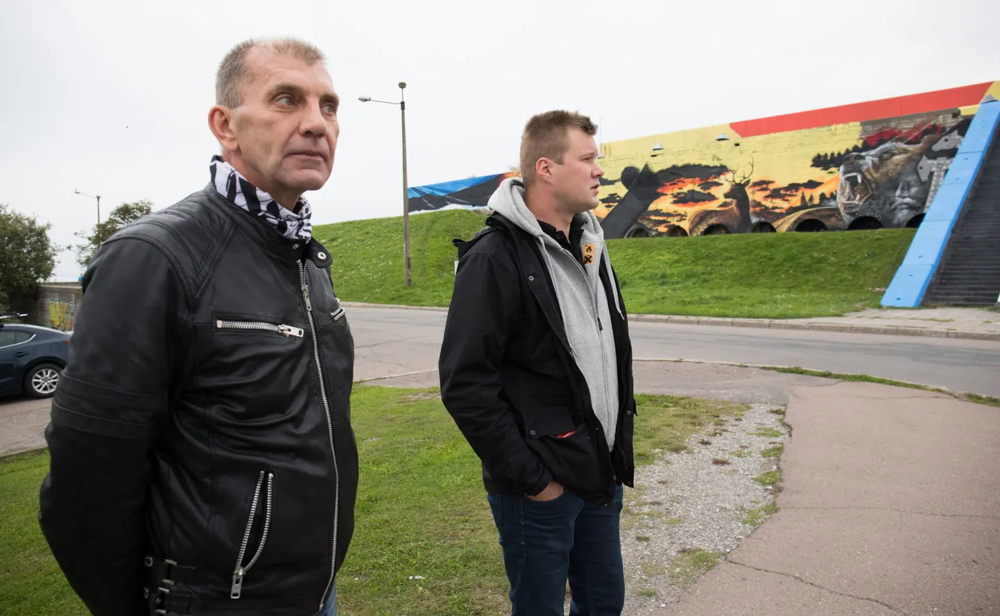 Vasakul poliitik Märt Sults, paremal kunstnik Silver Seeblum