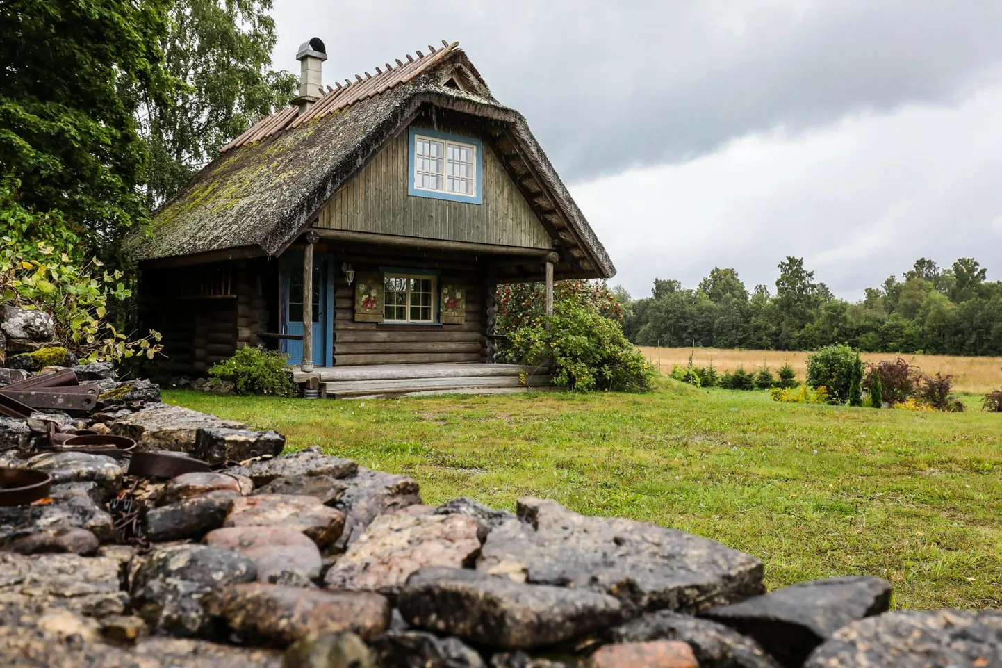 Muhu saarel omanikku ootav talukompleks.