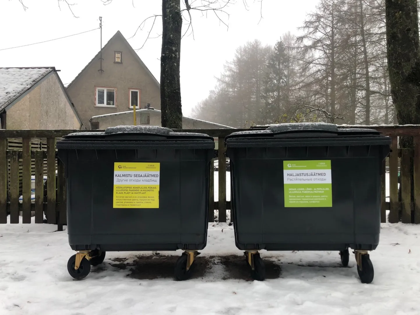 Uued konteinerid Tartu kalmistutel