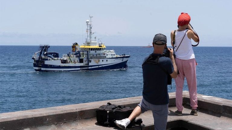 Океанографическое судно Ángeles Alvariño искало тела детей у берегов Тенерифе