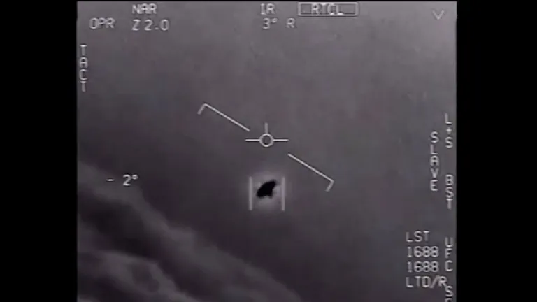 USA hävituslennuki piloot nägi enda sõnul 2004. aastal San Diego lähedal lennates ufot ja jäädvustas selle