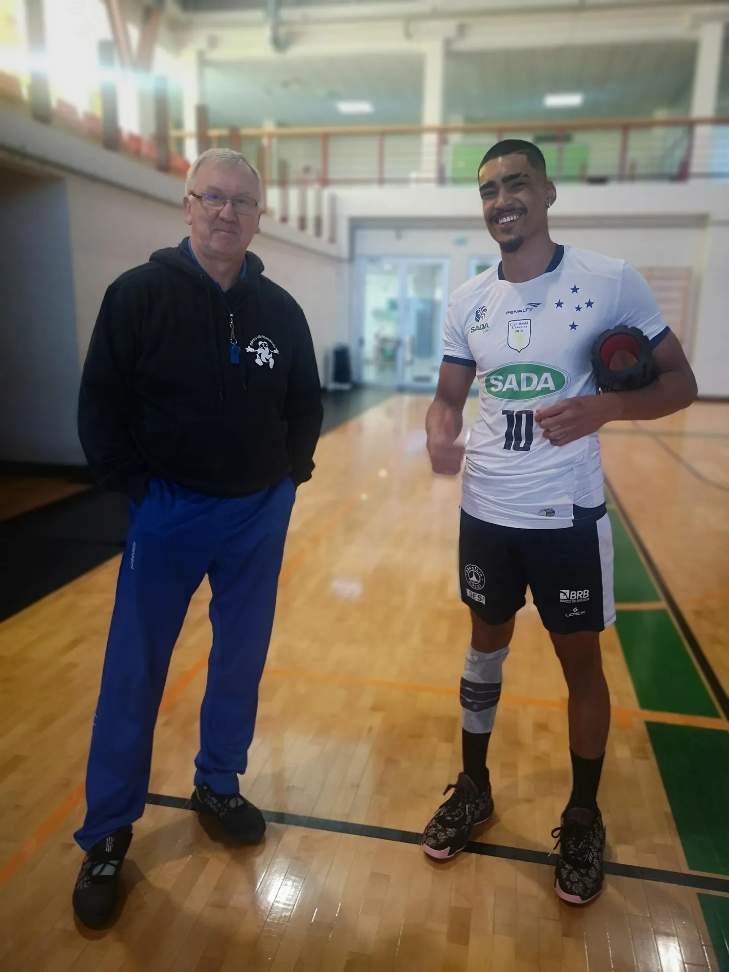 Pärnu võrkpalliklubi meeskonna treener Avo Keel nägi tiimi uusima liikme Gabriel Cavalcante (paremal) oskusi oma silmaga teisipäevaõhtusel treeningul ja Brasiilia nurgaründajaga otsustati käed lüüa.