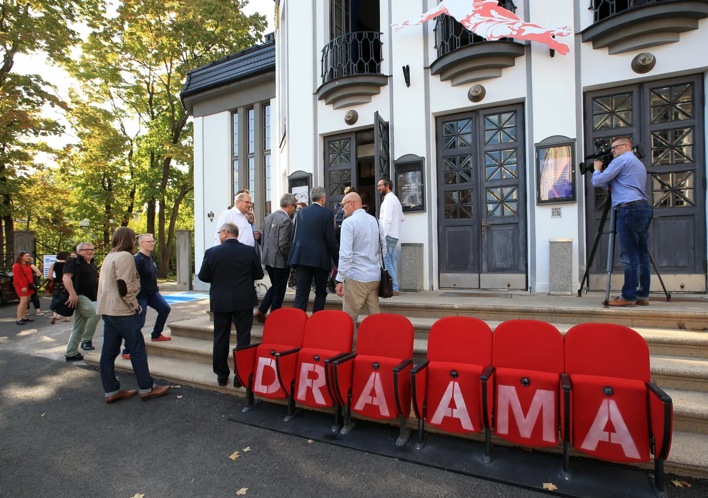 Teatrifestivali draama avamine.