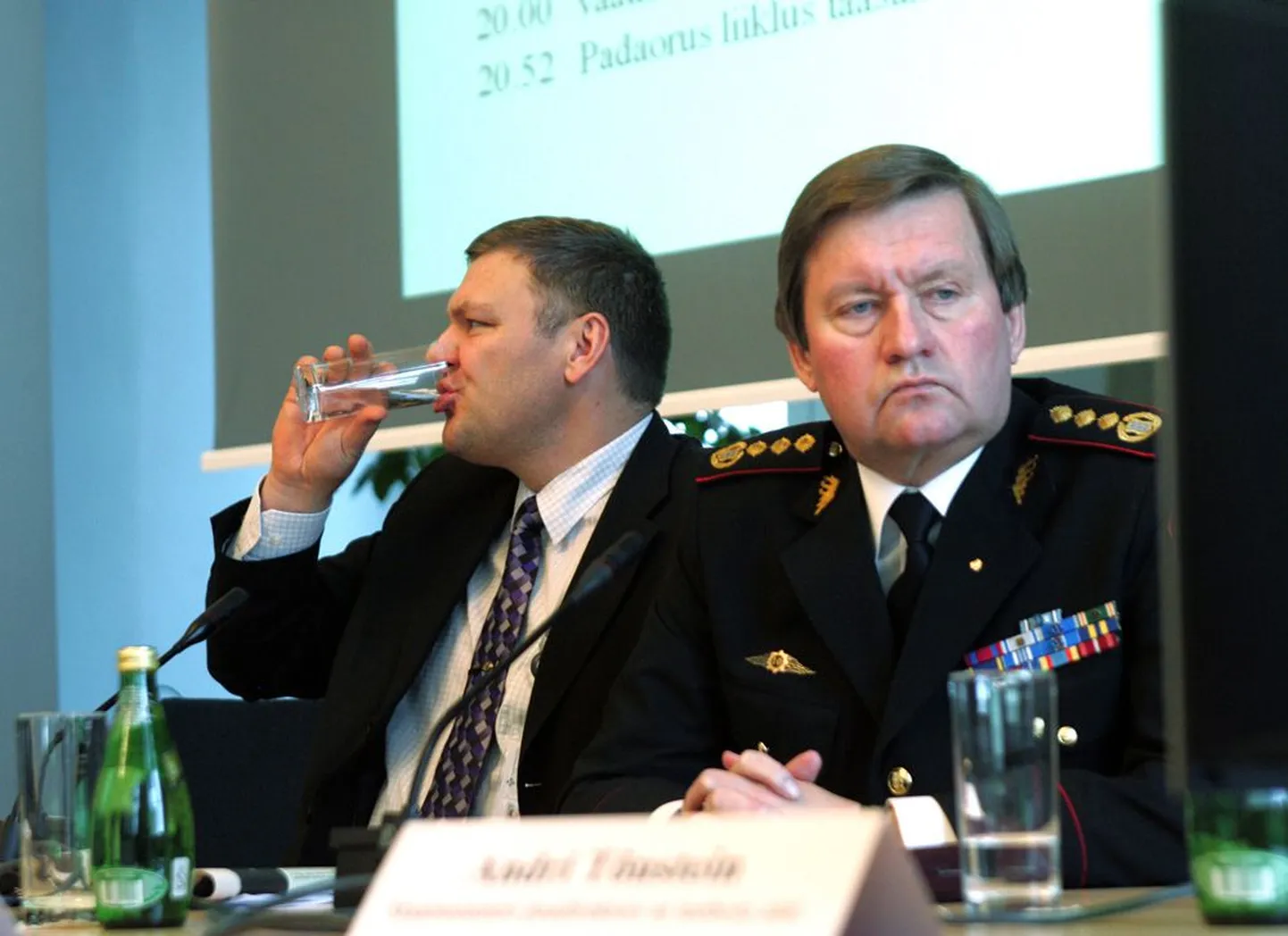 Eilsel pressikonverentsil tutvustasid siseminister Marko Pomerants (vasakul) ja päästeameti peadirektor Kalev Timberg Padaoru tuisukriisist tehtud järeldusi.