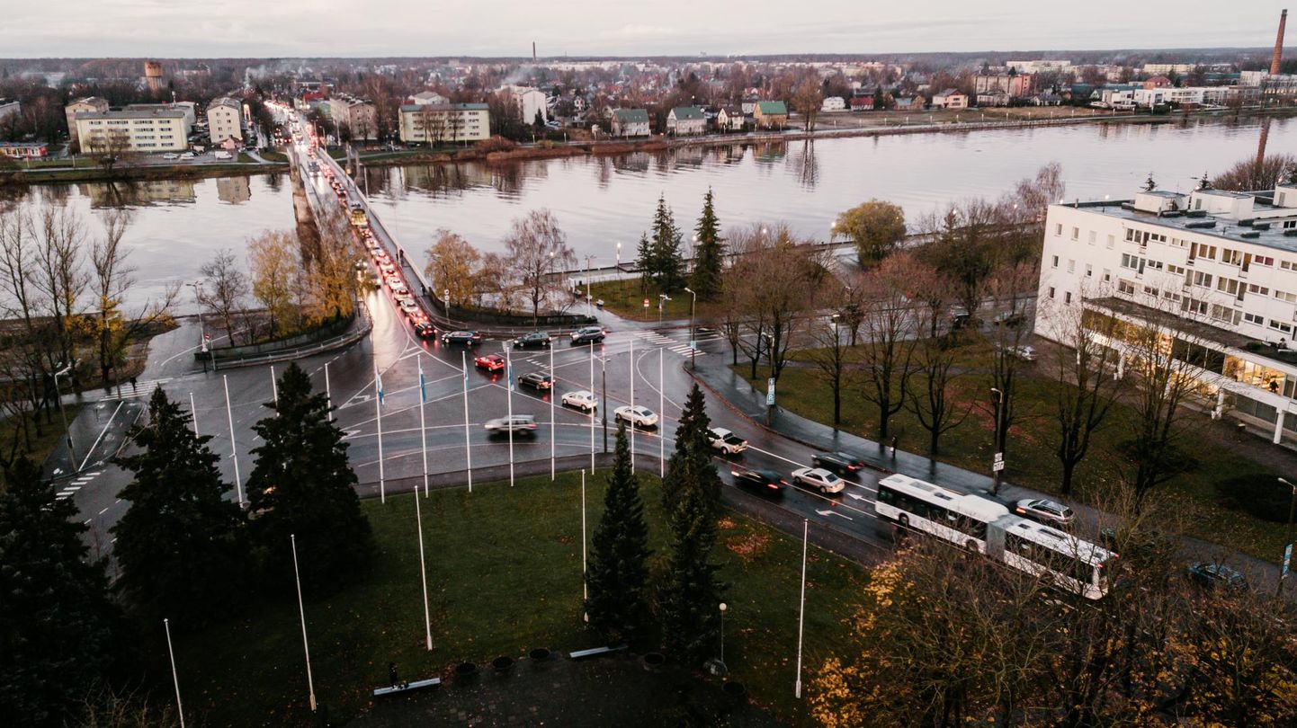 Kahel eeloleval nädalavahetusel suletakse nii Pärnu Kesklinna sild kui Tallinna maantee, Rääma ja Jannseni tänava ristmik liikluseks.