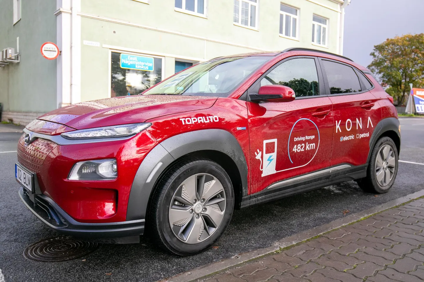 Hyundai Kona välja reklaamitud 482-kilomeetrine sõiduulatus vastab ökonoomse sõitmise korral tegelikkusele.