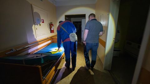 Ingel lahkamislaual ehk Ehast koiduni inimtühjas hiidhaiglas seletamatust otsimas