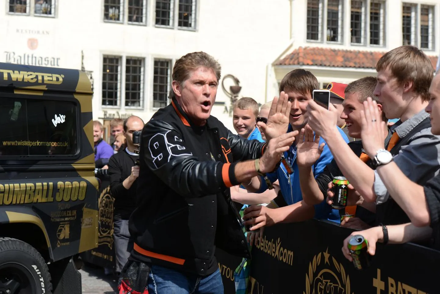 Gumball 3000 võistlejad Raekoja platsil.
David Hasselhoff.