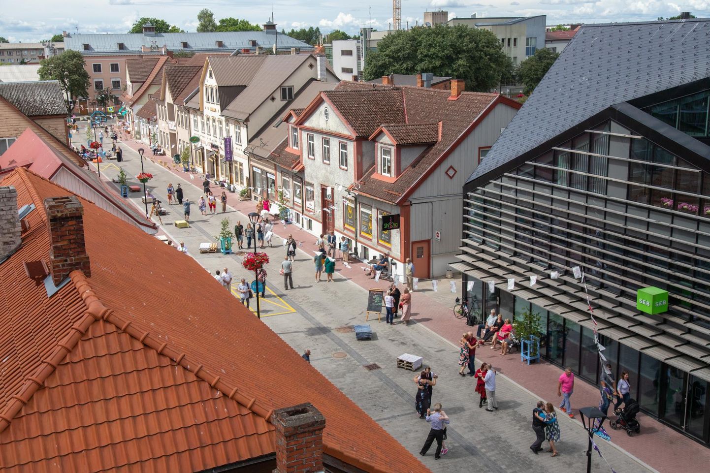 Eelmisel aastal said [eel]arvamusfestivali korraldajad loa sulgeda Tartu tänav ja parkla ning muuta see ajutiselt jalakäijate alaks. Tänavu luba ei saadud ning festival on seega sunnitud kolima.