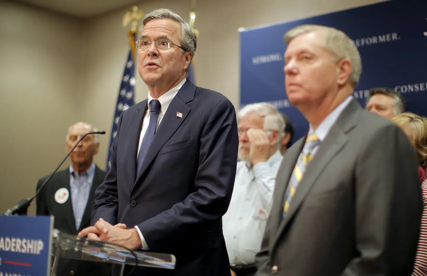 Jeb Bush (vasakul) ja Senator Lindsey.