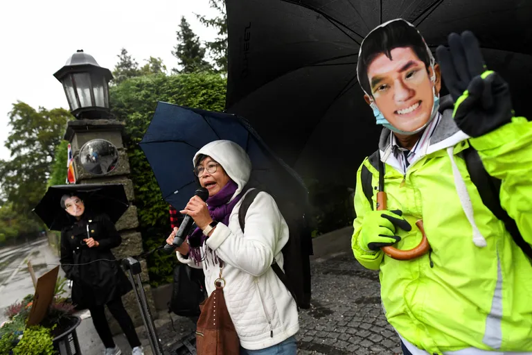 Tailastest protestijad Saksamaal Tutzingis villa juures, kus Tai kuningas Maha Vajiralongkorn elab