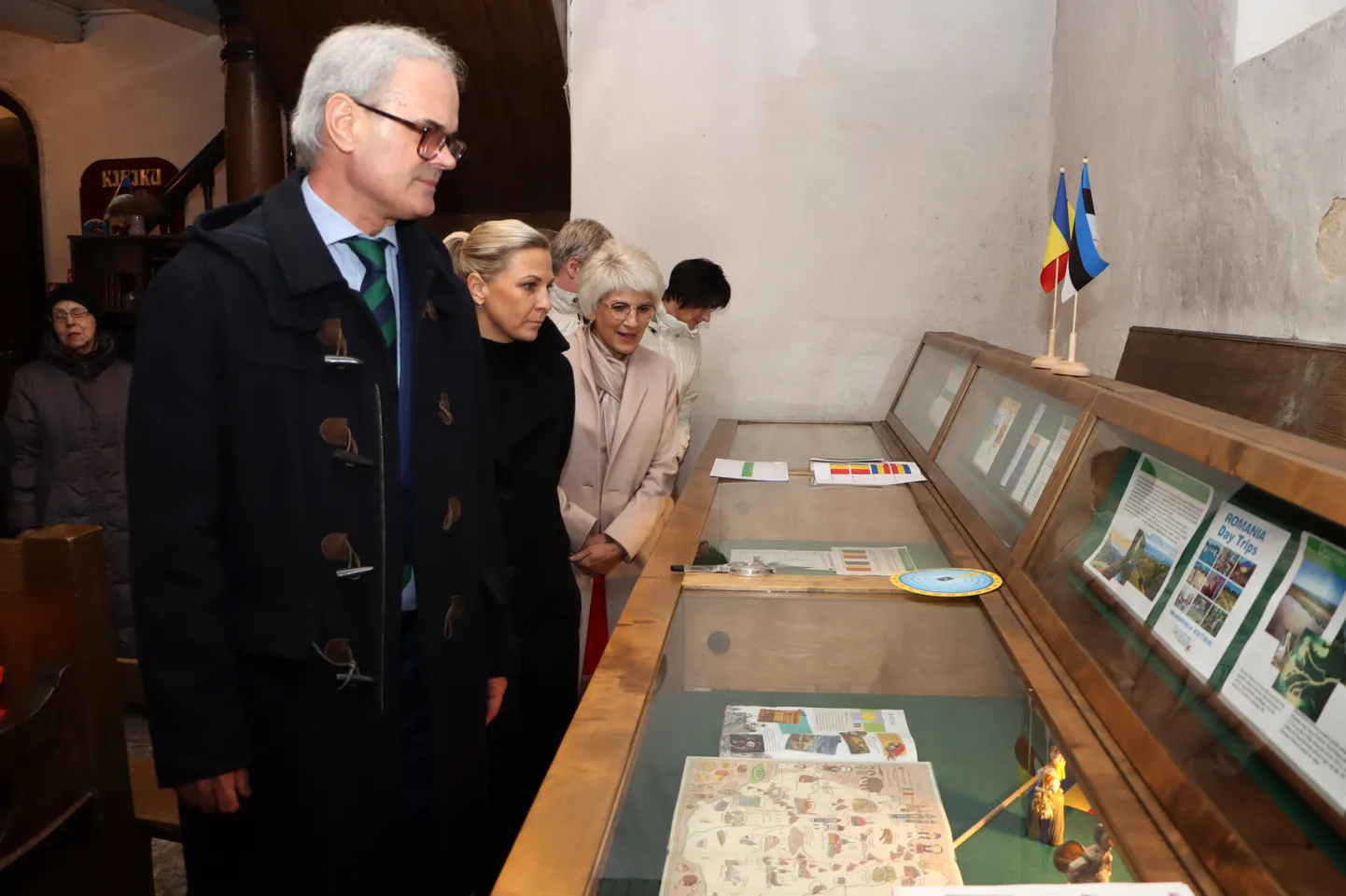 Suursaadikut huvitasid eriti kohalike väljapandud eksponaadid Rumeeniast.