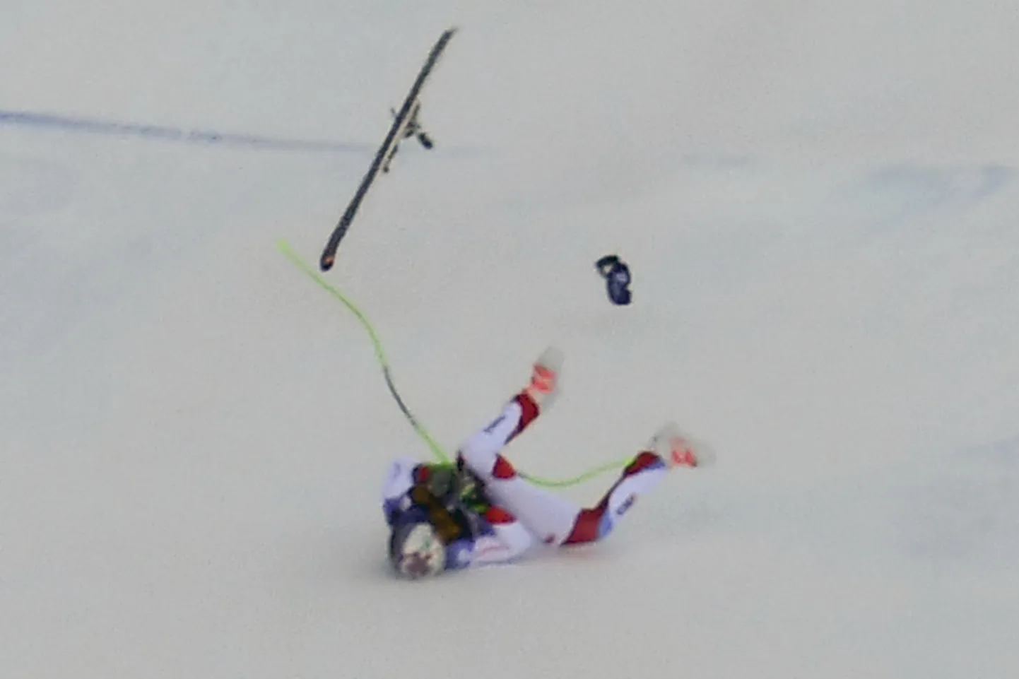 Marc Gisin kukkus Val Gardena jäisel rajal rängalt.