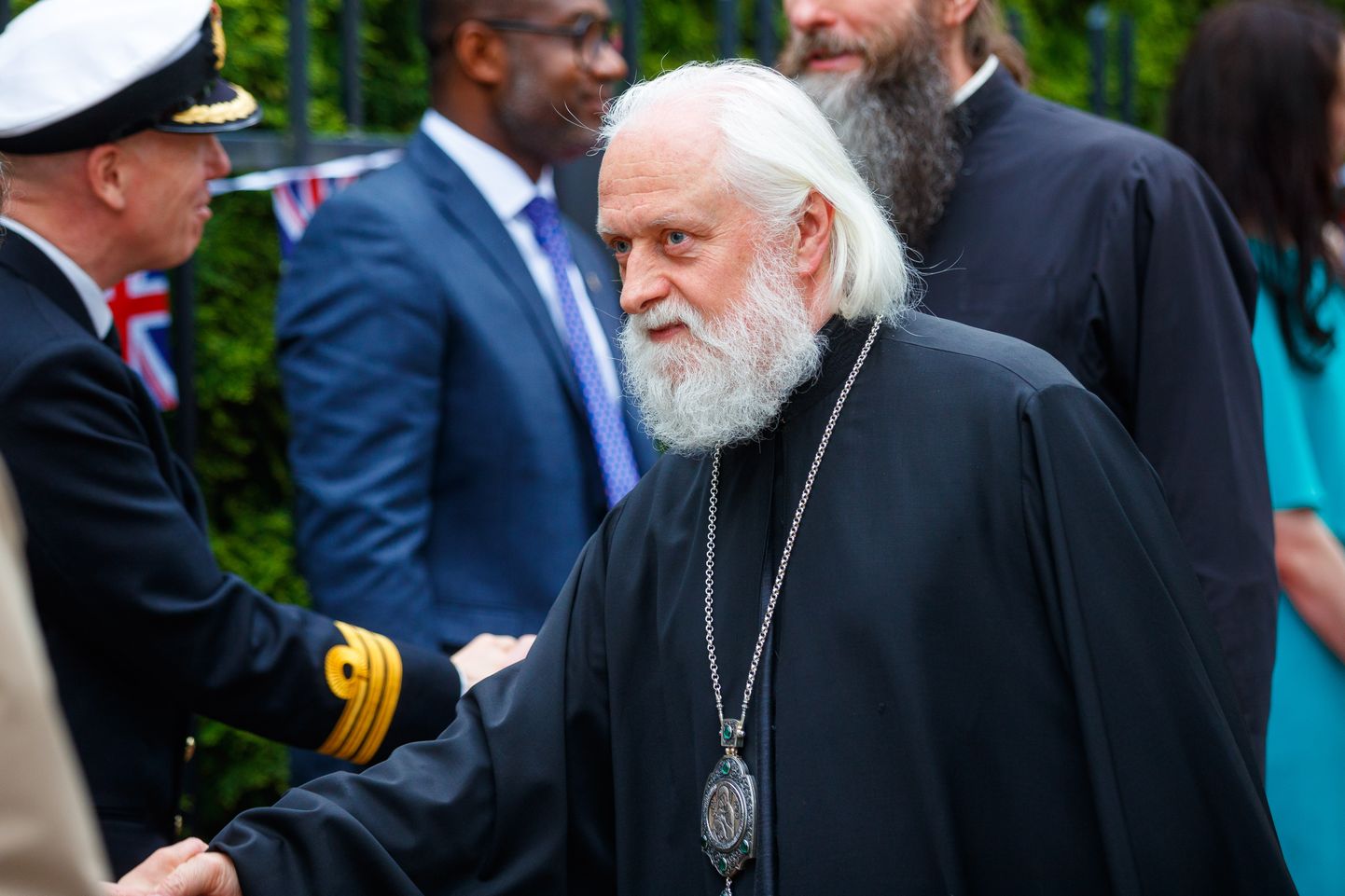 Moskva Patriarhaadi Eesti Õigeusu Kiriku täiskogu palus metropoliit Eugeni elamisloa pikendamist.