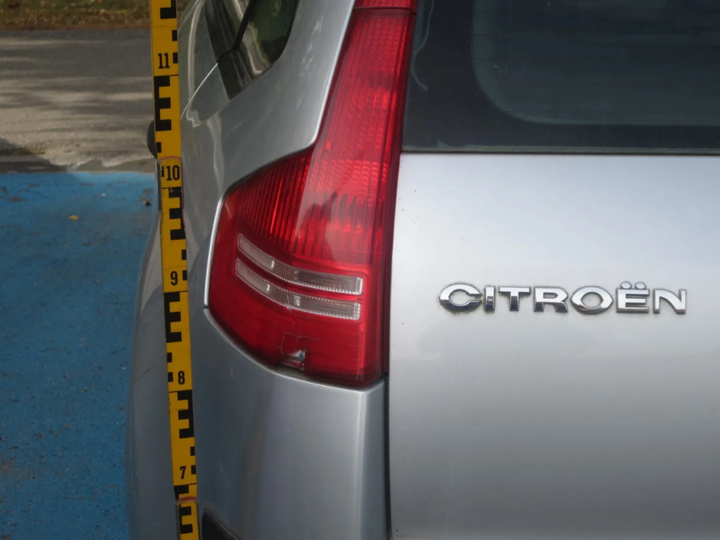 Avariis kahjustada saanud auto.